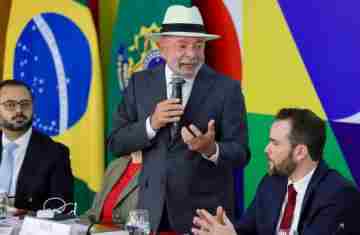  Lula anuncia novo Desenrola para quem ganha até R$ 8,1 mil 